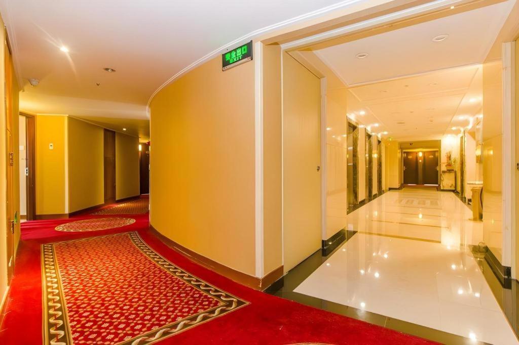 Hotel The Twenty First Century
